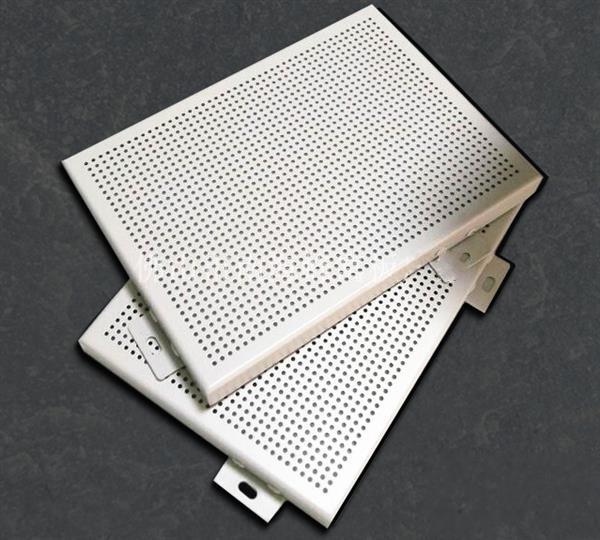 铝蜂窝板是表面经环氧氟碳处理,具有较强的耐腐蚀性